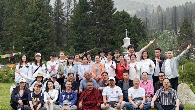 奇正集團(tuán)達(dá)爾宗圣湖祈?；顒?dòng)