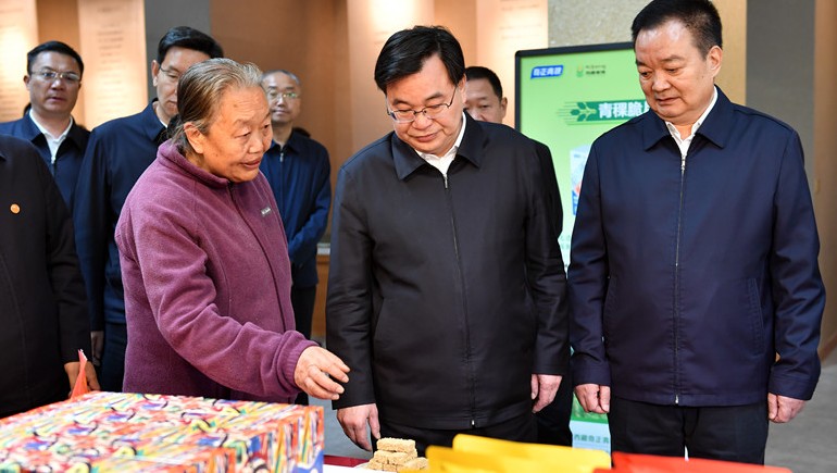 西藏·甘肅工作座談會(huì)在拉薩舉行，兩省區(qū)領(lǐng)導(dǎo)蒞臨奇正青稞考察